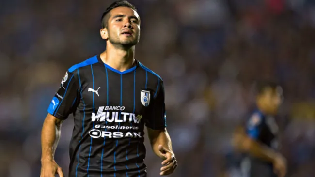 Osuna se lamenta en partido de los Gallos