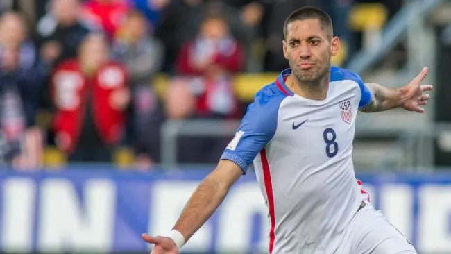 Dempsey festeja un gol con EU