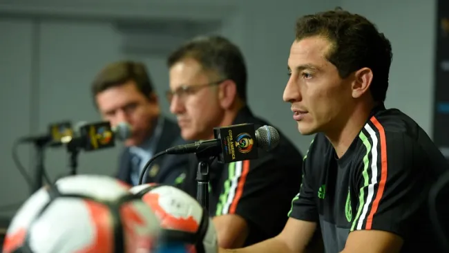 Andrés Guardado en conferencia de prensa
