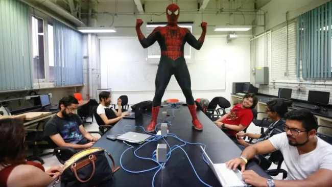 Vázquez durante una de sus clases en la UNAM
