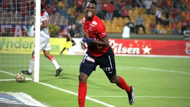 Arango en el festejo tras anotar con Medellín