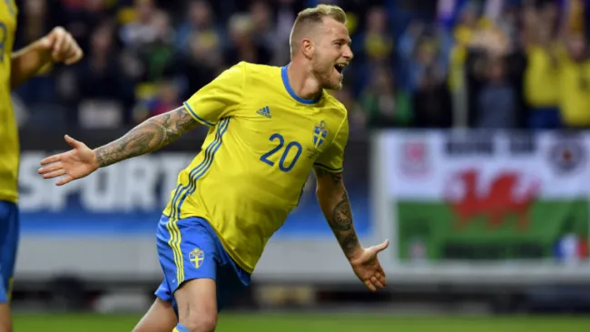 Jhon Guidetti celebra gol contra Gales