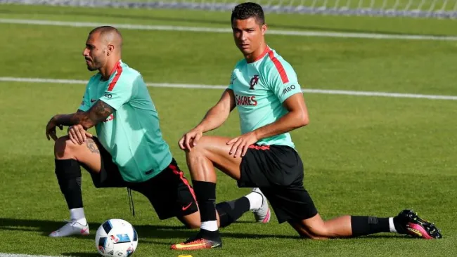 Cristiano Ronaldo y Ricardo Quaresma durante el entrenamiento de la selección de Portugal