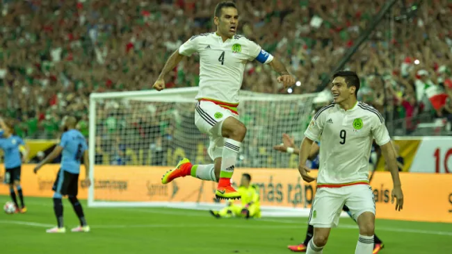 Rafael Márquez festeja gol contra Uruguay 