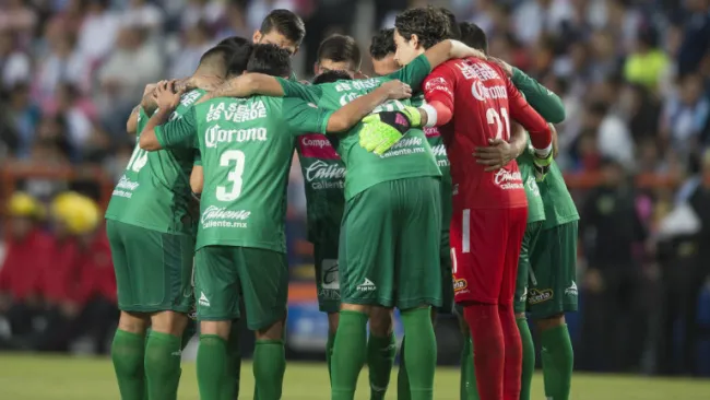 Jugadores de Chiapas tienen plática previa a juego