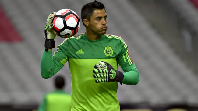 Talavera en calentamiento con el Tri