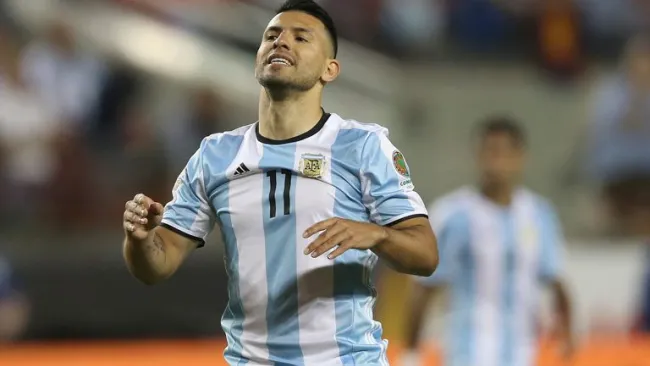 Sergio Agüero se lamenta en juego con Argentina