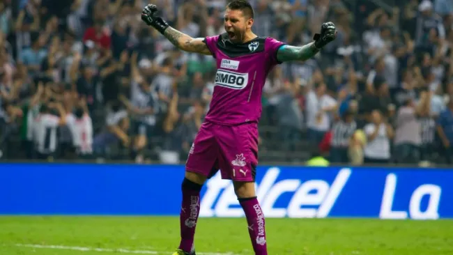 Jonathan Orozco celebrando un tanto de Rayados