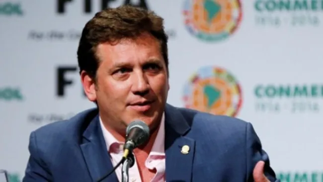 Alejandro Domínguez en conferencia 