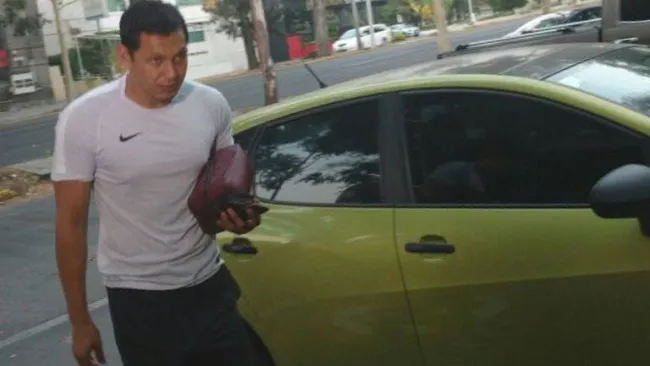 Rodolfo Cota arriba para realizar exámenes médicos