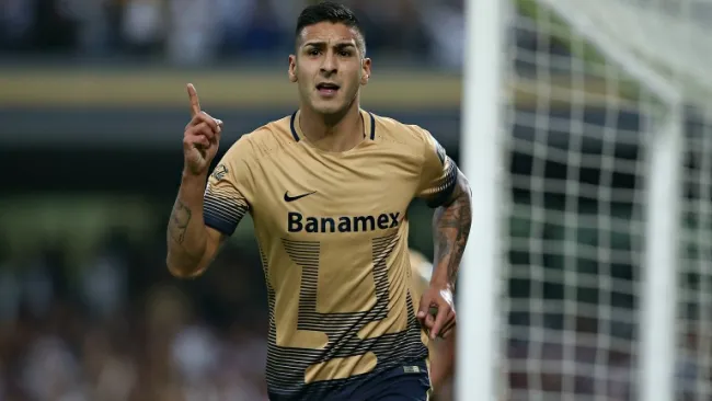 Sosa celebra un tanto con Pumas