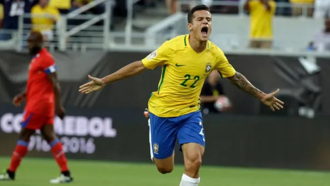 Coutinho celebra uno de sus tres goles contra Haití