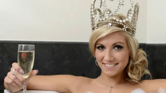 Noémie Happart, pareja de Yannik Carrasco