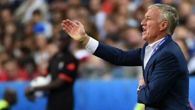 Deschamps durante el partido contra Rumania