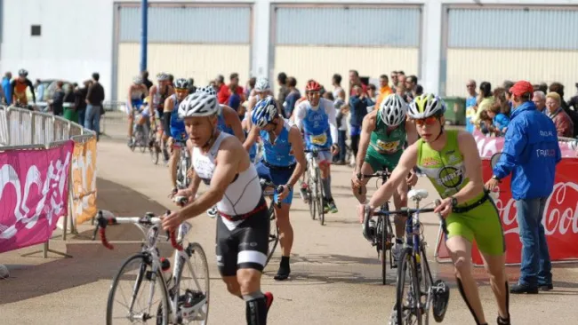 Deportistas durante un duatlón