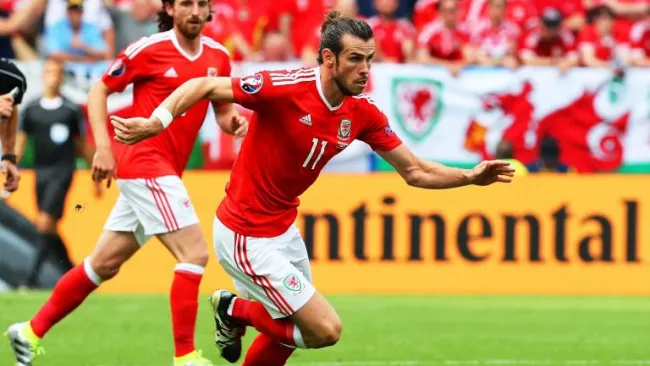 Gareth Bale durante el juego Gales contra Eslovaquia en la Eurocopa