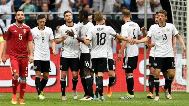 Los jugadores de Alemania celebran un gol en un juego amistoso