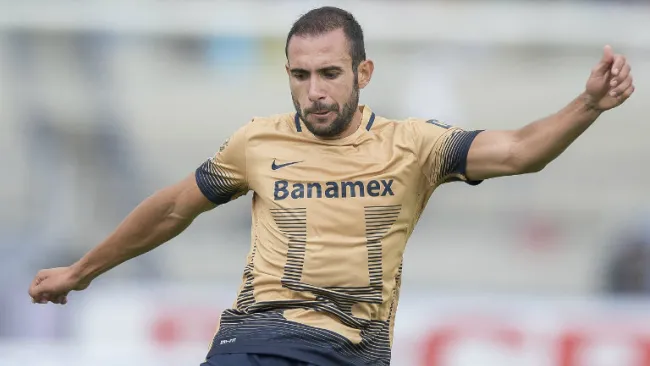 Alejandro Castro da pase en partido de Pumas 
