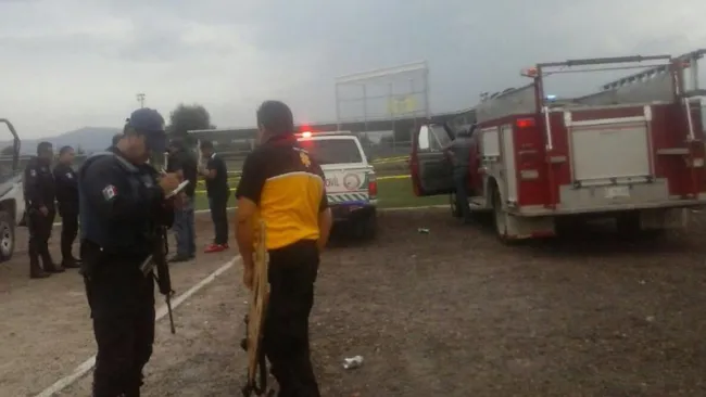 Policías y Bomberos acuden al llamado de emergencia