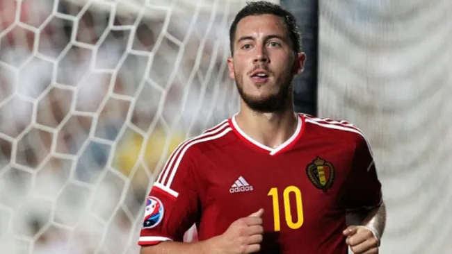 Eden Hazard celebra tras anotar un gol con Bélgica