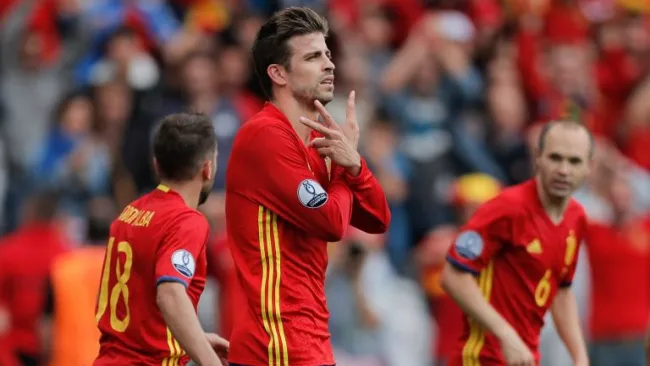 Piqué celebra su gol frente a República Checa