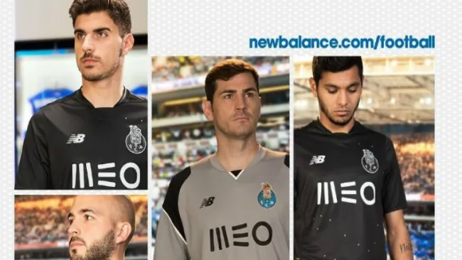 Jesús Manuel Corona en la imagen promocional de la nueva playera alternativa del Porto
