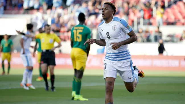 Abel Hernández celebra el primer gol de Uruguay frente a Jamaica