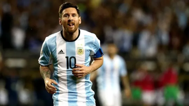 Lionel Messi luce su nuevo look en un partido de Copa América Centenario