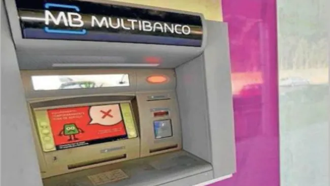 El cajero que 'permite' a los ladrones robar en horario no laborable