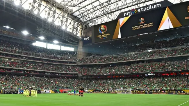 Afición antes de un partido del Tri