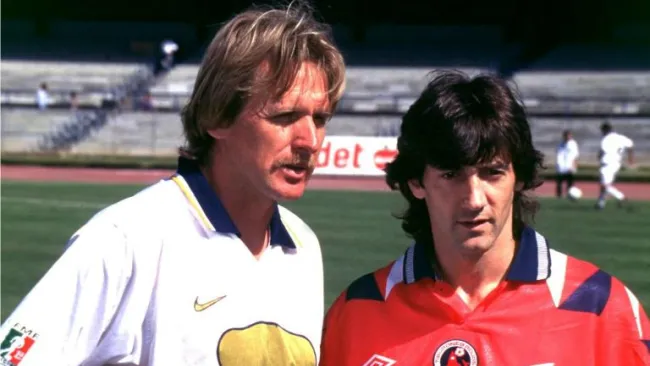 Bernd Schuster previo a un partido con los Pumas