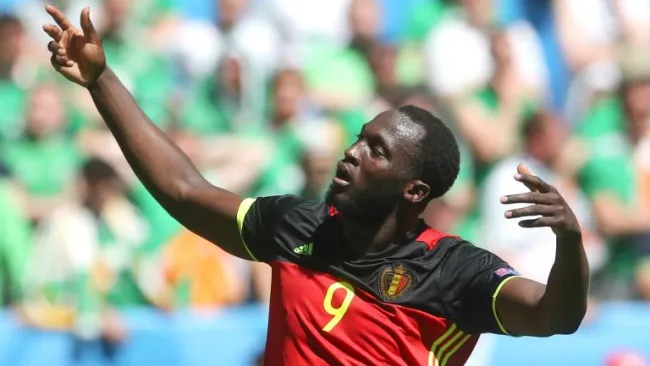 Lukaku celebra uno de sus dos goles frente a Irlanda