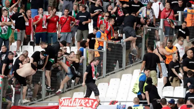 Ultras húngaros provocan disturbios en el Estadio Velódromo