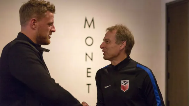 J.J. Watt saluda a Klinsmann, DT de Estados Unidos