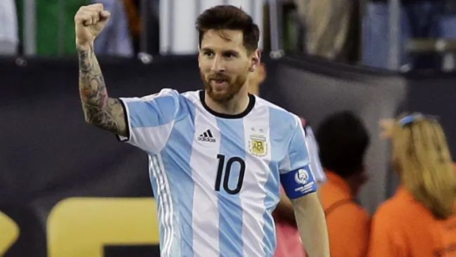 Messi festeja anotación contra Venezula; su cuarto en la Copa América Centenario