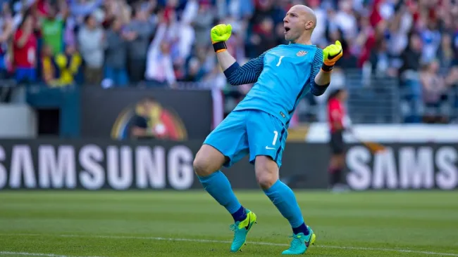 Brad Guzan festeja el boleto de EU para las Semis de CA