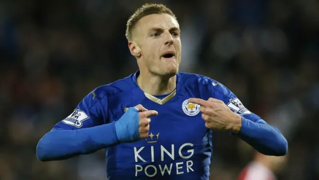 Jamie Vardy festeja un gol con el Leicester City