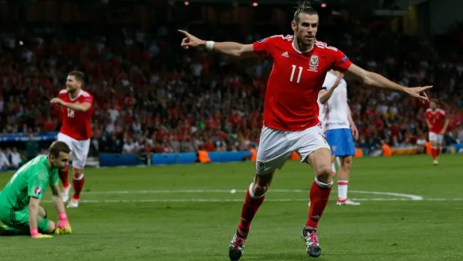 Bale, festejando el tercer tanto de Gales frente a Rusia