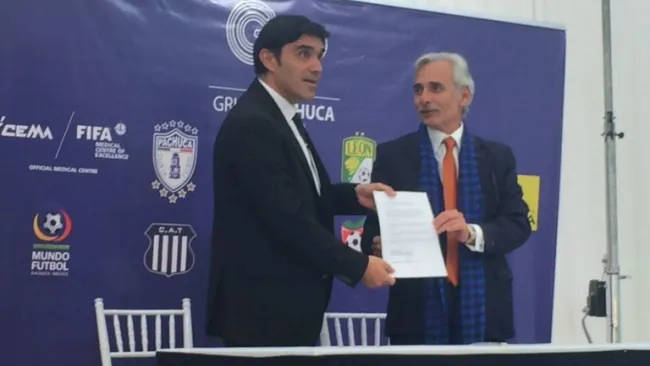 Antonio Bloise y Jesús Martínez en la firma de convenio