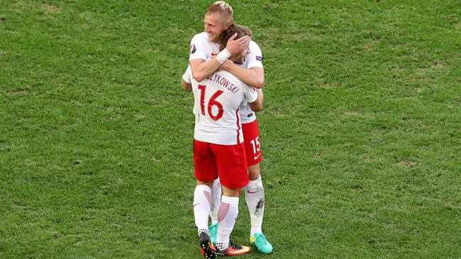 Polonia celebra su pase a los Octavos de Final