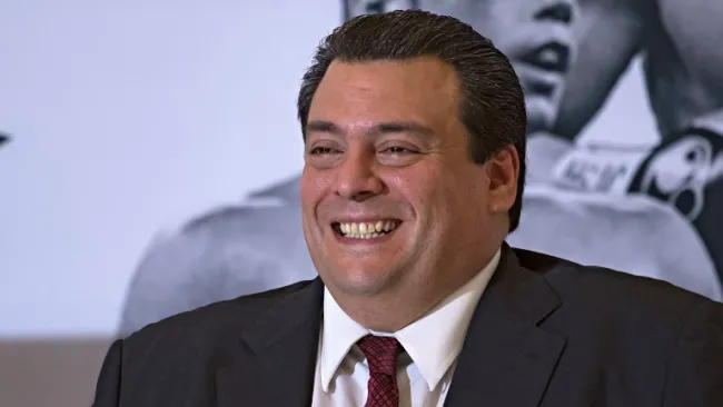 Mauricio Sulaimán, presidente del consejo mundial de boxeo en un evento