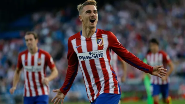 Griezmann festeja una anotación con el Atlético de Madrid