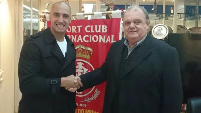 Nahuelpán es presentado con el Inter de Porto Alegre