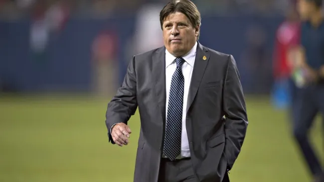 Piojo Herrera, en partido con Selección