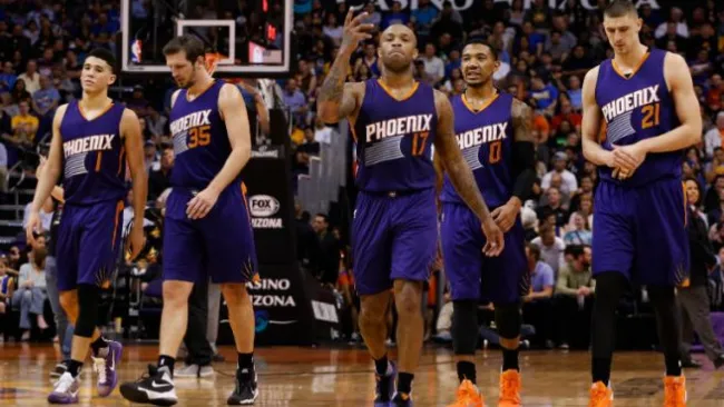 Elementos de los Suns de Phoenix en partido de NBA