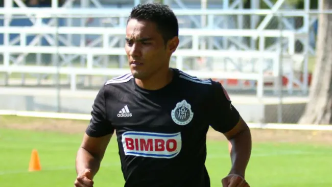 Gallito Vázquez durante un entrenamiento con las Chivas