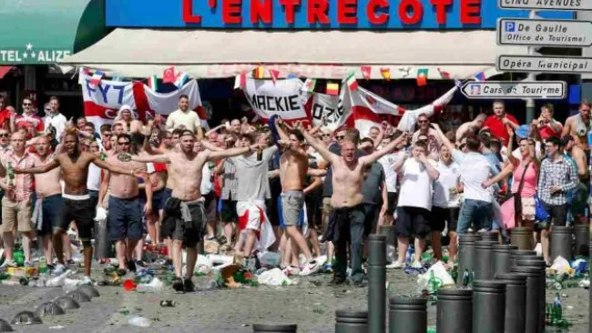 Hooligans ingleses, antes de un partido de la Euro