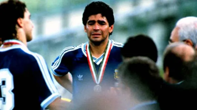 Diego Maradona llora tras perder la Final de Italia 90