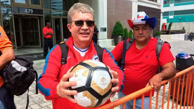 Jorge Vásquez, el aficionado chileno que se quedó con el balón del penal fallado por Messi