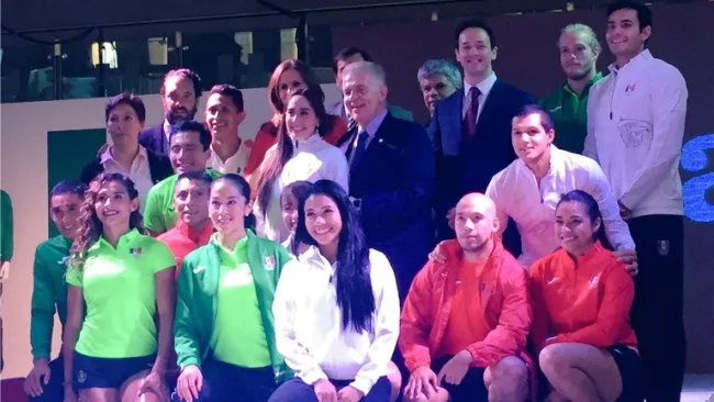 Así lucen los uniformes para la delegación mexicana en Río